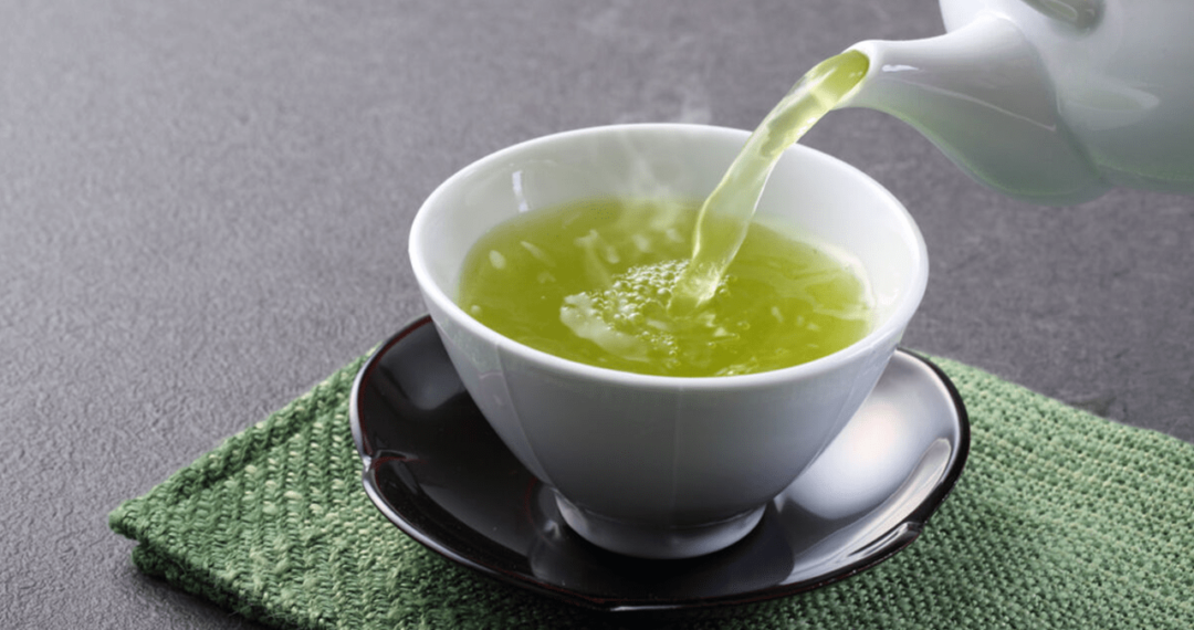 chá verde para a sua rotina de cuidados com a pele
