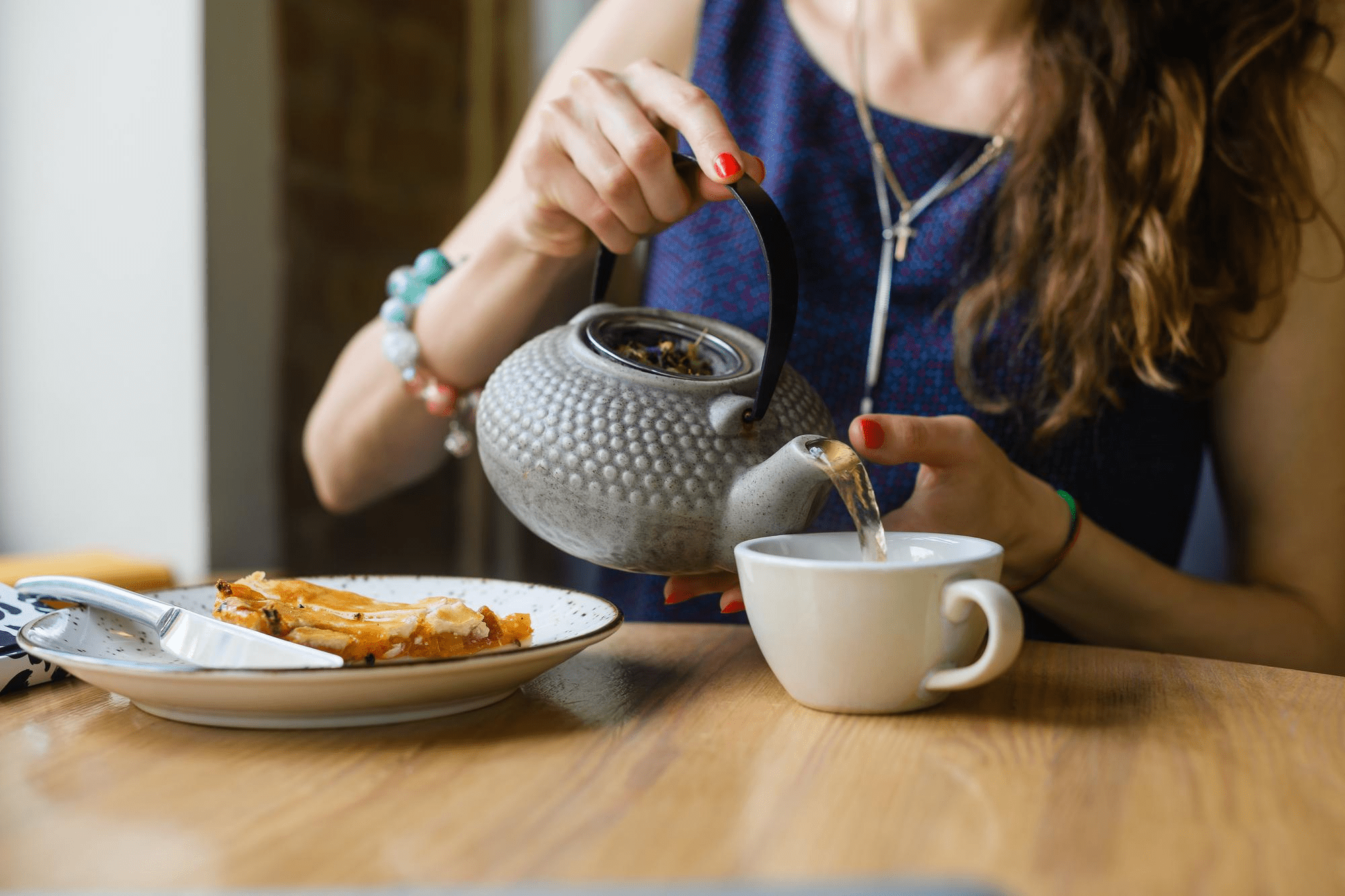 Como beber chá regularmente?
